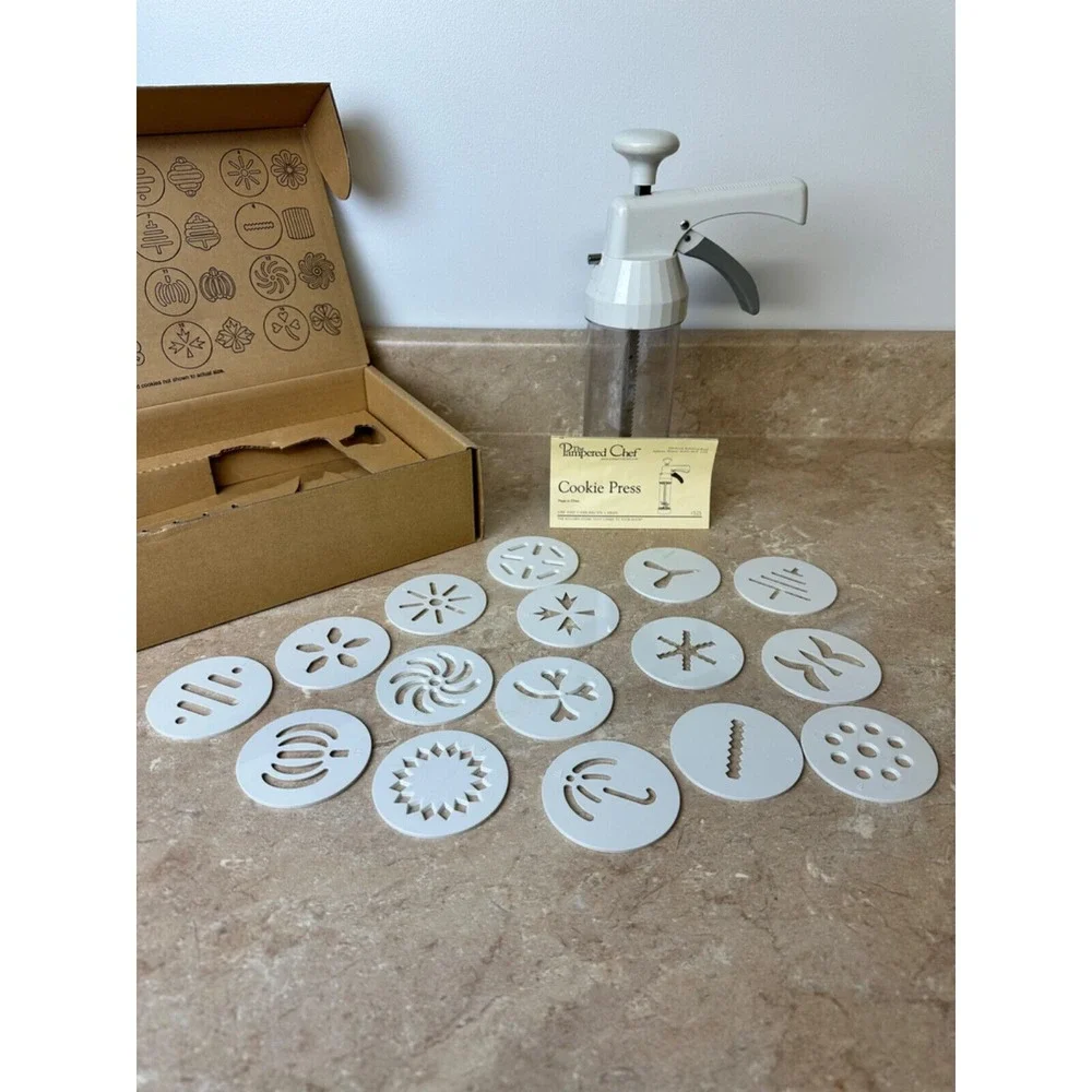 The Pampered Chef Cookie Press in Box w/ 15 Cookie Discs‎